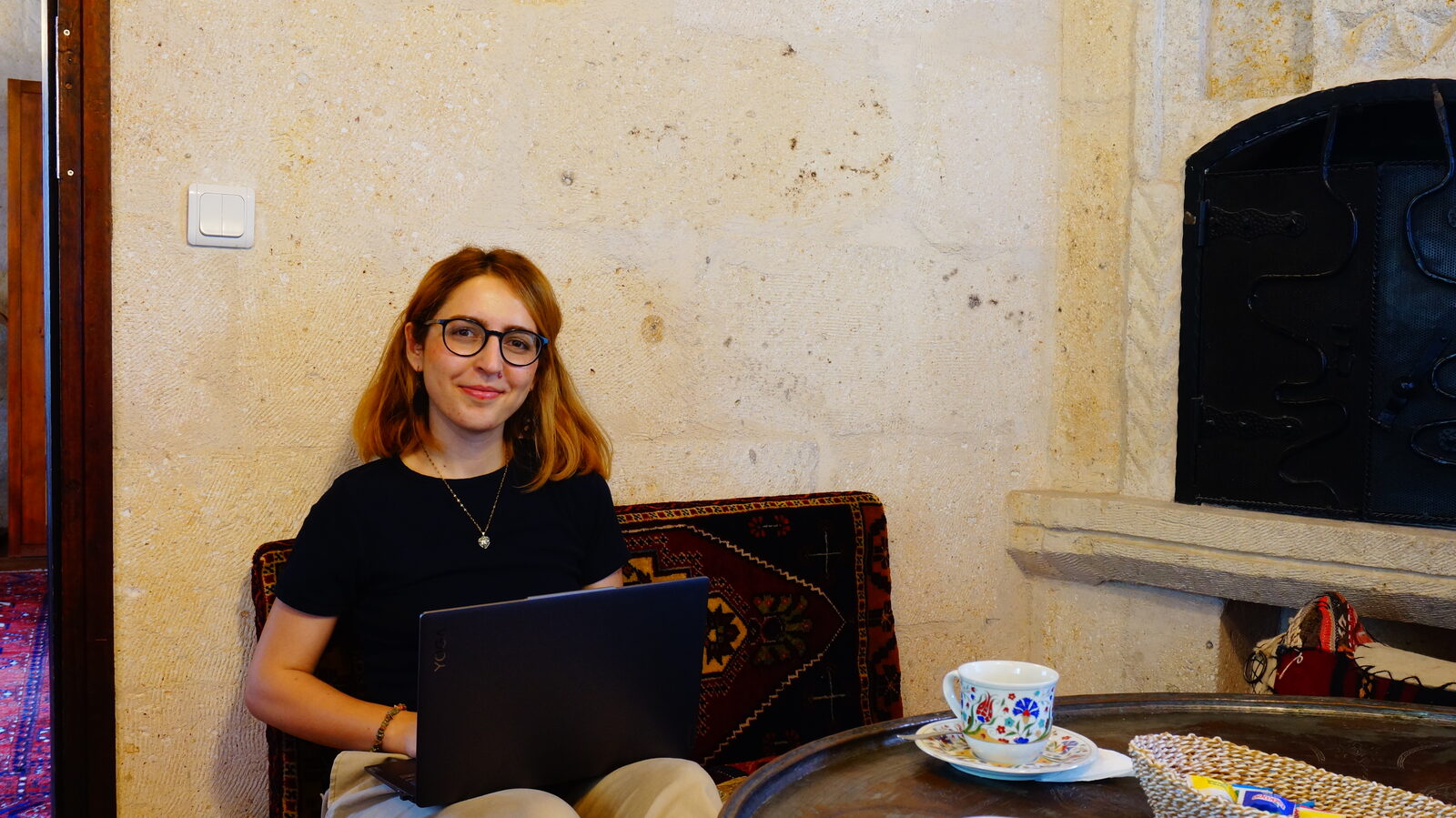 Raziye Kaya, çalışırken