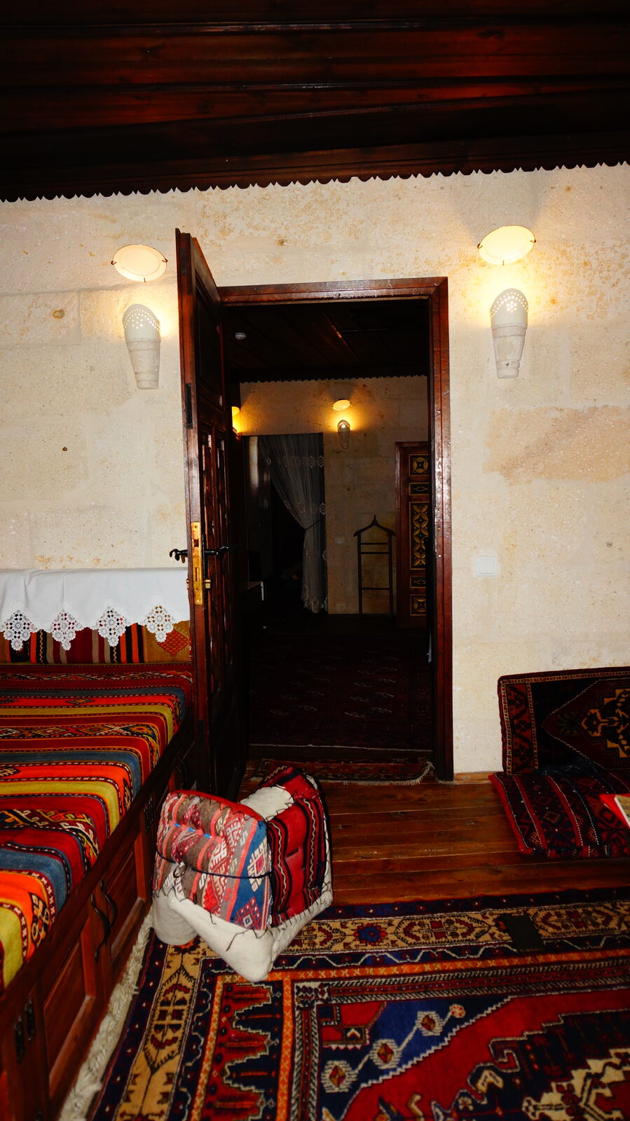 Kilim dokulu oda içi